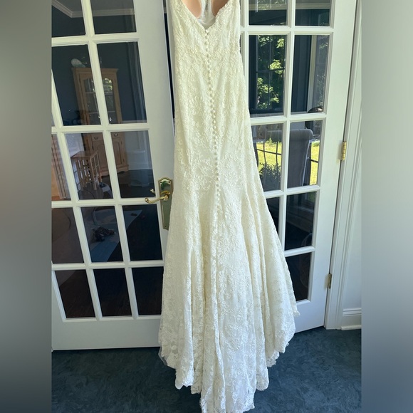 Never Worn Monique Lhuillier Wedding Gown - Picture 3 of 14
